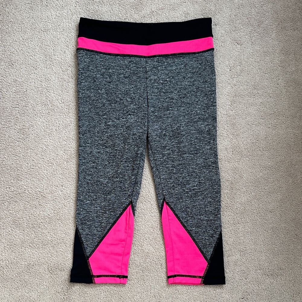 Patterned Gray and Pink Capri Leggings